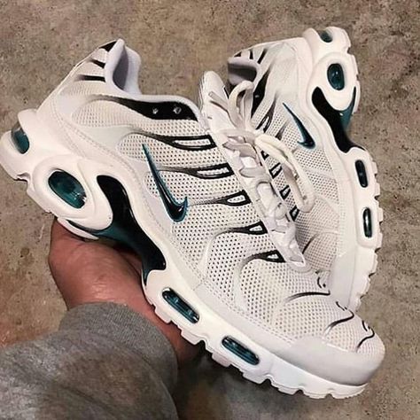 Nike Tn, Hype Shoes, Shoe Inspo, Swag Shoes, Sneakers Men Fashion, Dream Shoes, Sneaker Collection, Creative Community, Shoe Game