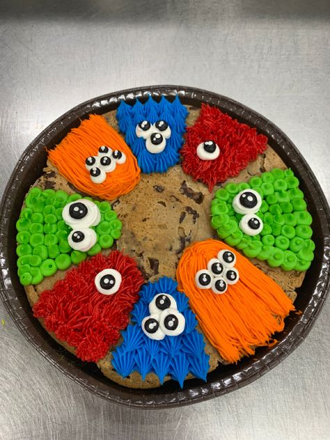 Monster Cookie Cake, Cute Cookie Cake Designs, Decorated Cookie Cake, Halloween Cake Design, Message Cookies, Silly Monsters, Cookie Cake Designs, Cake Slices, Cookie Decoration