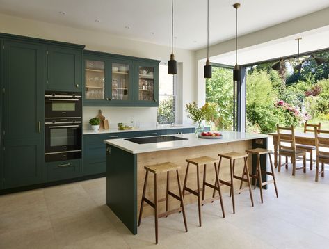 Green kitchen design, Roundhouse Green Kitchen Diner, Europe Kitchen, Benchmarx Kitchen, Modern Kitchen Design Trends, Green Kitchen Designs, Handleless Kitchen, Life Kitchen, Best Kitchen Designs, Kitchen Design Trends