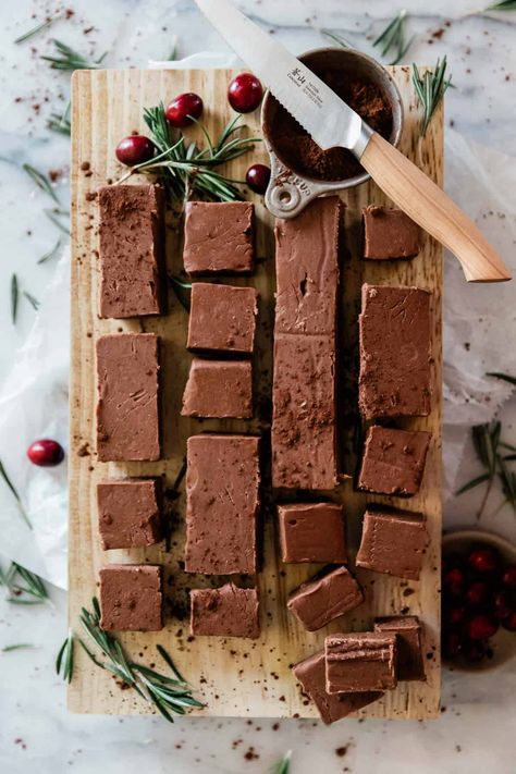 This homemade Hershey's fudge recipe is a holiday favorite. Rich sugar, butter and milk and combined with marshmallow creme, semi-sweet chocolate, and Hershey's bar for a smooth decadent dessert. This old fashioned fudge recipe comes together like a dream, and is the ultimate crowd pleaser. || Oh So Delicioso