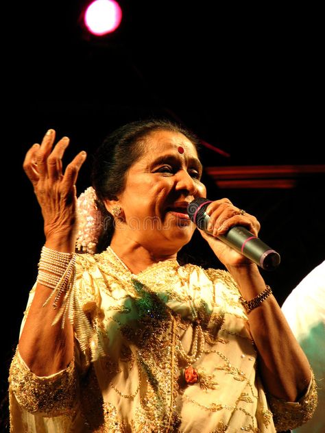 Singing On Stage, Singer Photo, Asha Bhosle, Buddha Art Painting, Art Geometric, Buddha Art, Bollywood Saree, Graphic Art, Photo Image