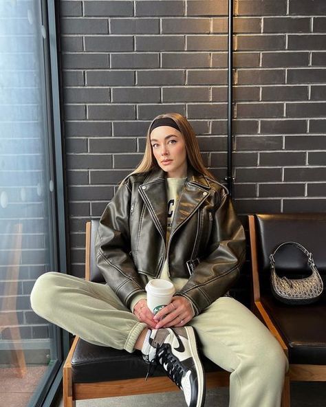 Biker Jacket Outfit Airport, Biker Jacket Outfit 2023, Khaki Leather Jacket Outfit, Biker Jacket Outfit Aesthetic, Zara Biker Jacket Outfit, Leather Biker Jacket Outfit Womens, Brown Biker Jacket Outfit, Biker Leather Jacket Outfit, Zara Leather Jacket Outfit