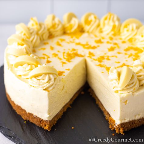 White Chocolate Orange Cheesecake, Limoncello Cheesecake Recipe, Cheesecake Designs, No Bake Salted Caramel Cheesecake, Orange Cheesecake Recipes, Banoffee Cheesecake, Chocolate Orange Cheesecake, Desserts Ice Cream, Salty Desserts