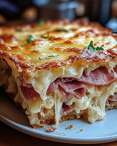 Homemade Reuben Bake Rueben Crescent Bake, Rubin Casserole, Pastrami Recipe Ideas, Reuben Bake Recipe, Corned Beef Casserole, Reuben Bake, Bacon Cheeseburger Meatloaf, Pastrami Recipe, Beef Tips And Noodles