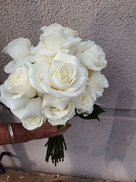 Rose Bouquet Long Stem, Classic White Rose Bouquet, White Long Stem Roses, Minimalist White Bridal Bouquet, Open Rose Bouquet, Large White Rose Bouquet, Mini White Rose Bouquet, All White Roses Bouquet, White Flower Bridal Bouquet