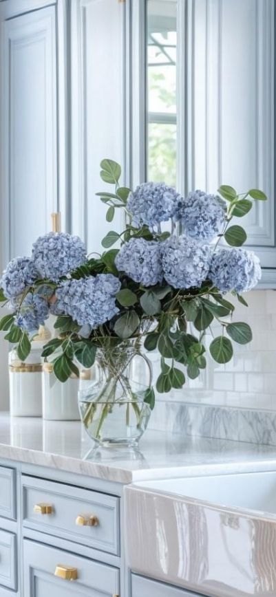 Hydrangea Decor, Coastal Living Room, Coastal Living, Hydrangea, Cottage, Living Room