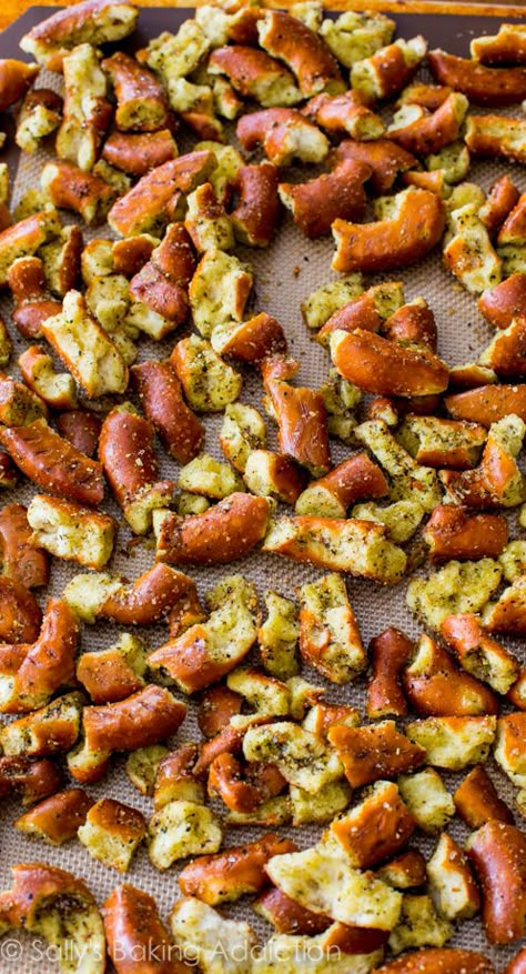 Seasoned Pretzels, Sally's Baking, Pretzels Recipe, Salty Snacks, Party Food Appetizers, Snack Mix, Savory Snacks, Pretzels, Yummy Snacks