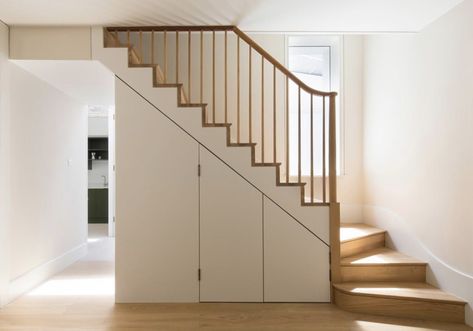 90 Degree Staircase, Open Staircase In Kitchen, Scandi Stairs, Oak Staircase Ideas, Stairs With Half Landing, Japandi Staircase, Staircase Paneling Ideas, Open Stairs In Living Room, Short Stairs