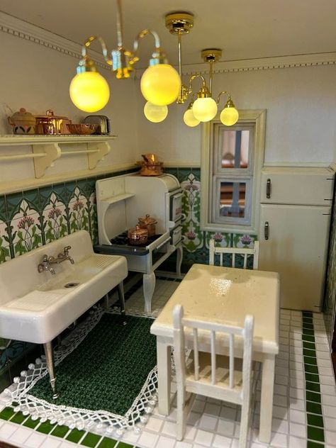 1930s Dollhouse, 1920s Dollhouse, Kitchen Dollhouse, Gothic Dollhouse, 1950s Kitchen, Victorian Kitchen, Miniature Things, Dollhouse Ideas, Tudor Style