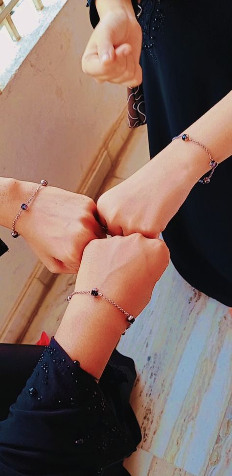 Friendship Hands Pictures, Friendship Hands, Hands Pictures, Best Friend Pic, Friendship Photo, Best Birthday Wishes Quotes, Asthetic Pics, Bestie Stuff, Hands Aesthetic