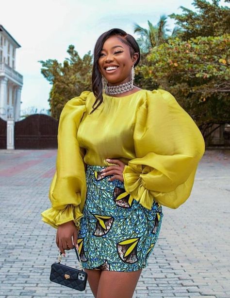 Smart and Classy Ways to Style Organza Blouse With Ankara Skirt. - Stylish Naija Ankara Skirt Styles, Trendy Ankara Styles, Short African Dresses, Best African Dresses, Afrikaanse Mode, Ankara Skirt, African Fashion Ankara, African Fashion Modern, African Fashion Women Clothing