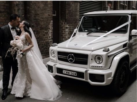 Wedding Car Mercedes, 60s Style Wedding, Wedding Car Ideas, Cars For Weddings, Car For Wedding, Cars Wedding, Wagon For Wedding, 60s Wedding, Glittery Wedding