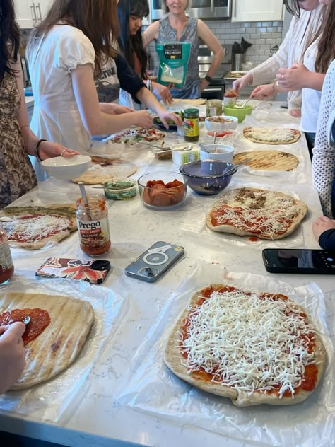 aesthetic party pizza making friends inspo Make Your Own Pizza Birthday Party, Pizza Bday Party Ideas, Slumber Party Dinner Ideas, Winter Bday Party Ideas Activities, Homemade Pizza Night Aesthetic, Pizza Making Birthday Party, Pizza Making Station, Monthly Party Ideas, Pizza And Pjs Party