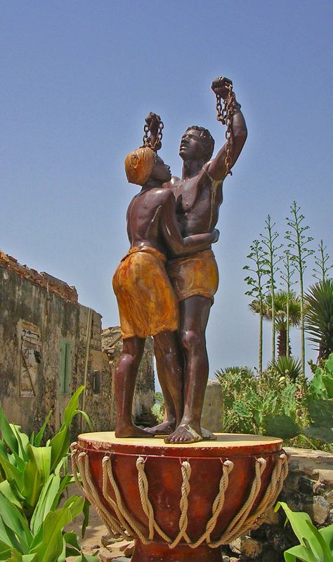 statue of freed slaves on Goree Island (Ile Gorée) in West Africa (An island west of Senegal and belonging to Senegal) Elegant Houses, African Coast, Dakar Senegal, Black Fact, Afrique Art, African Sculptures, Africa Art, Black Artwork, Black Art Pictures