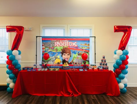 Roblox party set up, decor, dessert table. Designed by Dainty Paperie #roblox Roblox Dessert Table, Diy Roblox Party Decorations, Roblox Birthday Theme, Roblox Party Ideas, Diy Barbie Party, Xbox Birthday Party, Roblox Birthday Party Ideas, Roblox Birthday Party, Roblox Theme