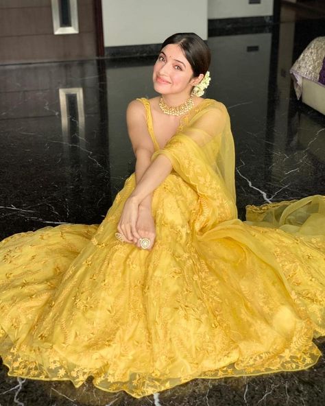 Divya Khosla Kumar Saree, Divya Khosla Kumar, Divya Khosla, Indian Sari Dress, Floral Lehenga, Yellow Lehenga, Saree Models, Indian Wedding Outfits, Easy Trendy Outfits