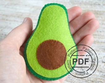 Felt Avocado, Play Food Diy, Felt Food Pattern, Avocado Pattern, Felt Food Diy, Felt Food Patterns, Sulaman Pita, Felt Fruit, Felt Toys Patterns