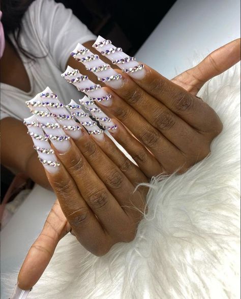 Baddie Bling Nails White, Long White Nails With Designs, White Bling Nails, Full Bling Nails, Extra Long Acrylic Nails, Braider Nails, White Long Nails, White Nails With Rhinestones, Crazy Acrylic Nails