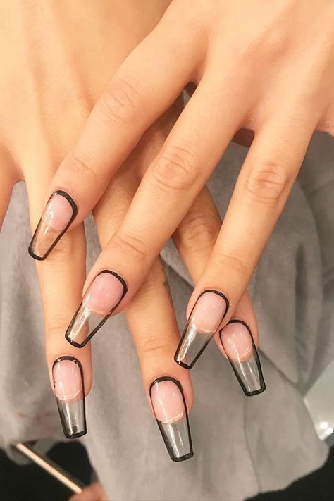 Outline Nail Art Trend Ideas Outlined Nail Design, Polymer Nails, Outline Nail Art, Nail Outline, Outline Nails Design, Pretty Nail Polish Colors, Coffin Acrylic Nails, Wedding Acrylic Nails, French Acrylics