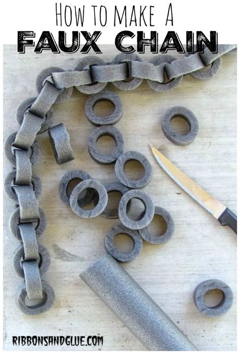 How to make Faux chains out of pipe insulation. Perfect for Halloween! Zombie Room Decor, Pirate Backdrop, Camper Halloween, Tropisk Fest, Camping Decorations, Diy Halloween Dekoration, Halloween Maze, Halloween Decor Diy, Halloween 23