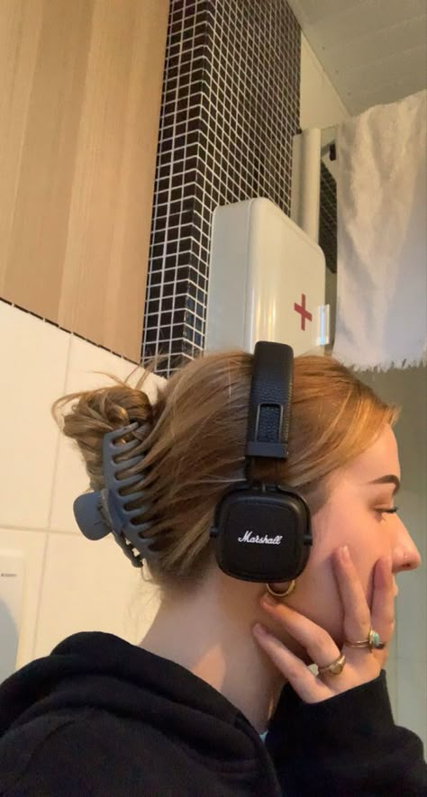 Marshall Headphone, Fashion Headphones, Headphone Girl, Marshall Headphones, Marshall Major, Headphone Fashion, Girl With Headphones, Iphone Macbook, Cute Headphones