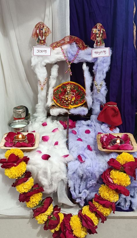 Hindola Decoration Ideas Krishna, Palna Decoration, Hindola Decoration Ideas, Krishna Shringar, Thakorji Shringar, Aarti Thali, Mandir Decoration, Celebration Decorations, Thali Decoration