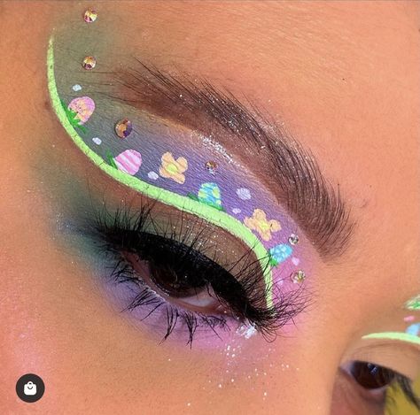 Easter Graphic Eyeliner, Easter Makeup Looks Pastel Colors, Easter Makeup Looks Eyeshadows, Easter Eyeliner, Easter Eye Makeup, Easter Makeup Ideas, Easter Makeup Looks, Hippie Makeup, Holiday Eyeshadow