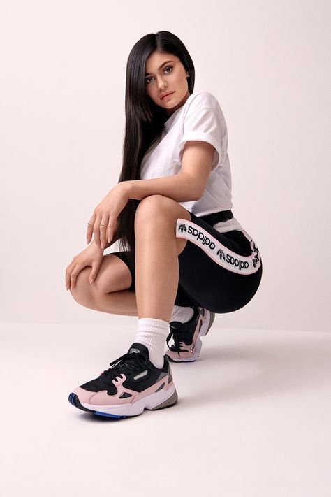 Kylie Jenner fronts adidas Falcon sneaker campaign Kylie Jenner Adidas, Ropa Kylie Jenner, Estilo Jenner, Trajes Kylie Jenner, Estilo Kylie Jenner, Adidas Falcon, Kyle Jenner, Robert Kardashian, Biker Shorts Outfit