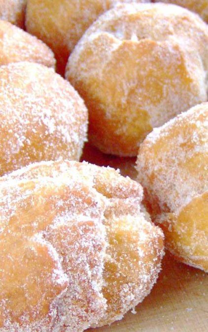 Malasadas Recipe, Yummy Pastries, Hawaiian Dessert, Hawaiian Foods, Hawaiian Desserts, Local Recipes, Hawaiian Recipes, Island Party, Hawaiian Dishes