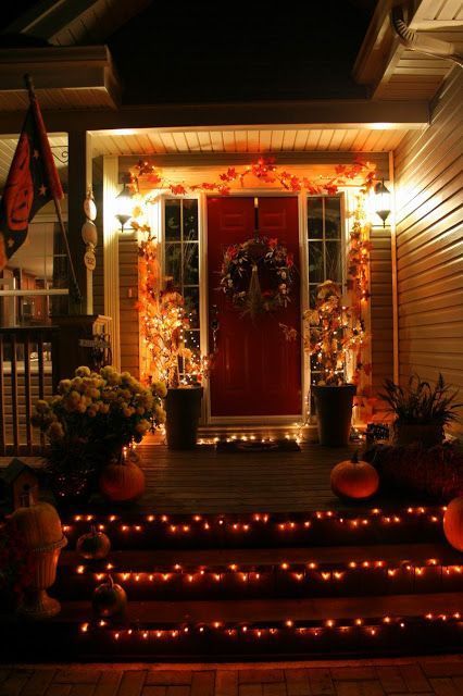 Halloween yard decorations produce spooky curb appeal.  See more decorations and Halloween party ideas at one-stop-party-ideas.com. Porche Halloween, Halloween Safety Tips, Halloween Safety, Casa Halloween, Halloween Tattoo, Halloween Front Porch, Halloween Yard Decorations, Halloween Porch, Halloween Yard