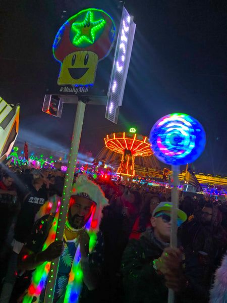 Totem Rave Ideas, Festival Totem Pole, Totem Poles Rave Music Festivals, Rave Totem Pole, Rave Totem Ideas, Rave Totems, Rave Totem, Totem Ideas, Rave Braids