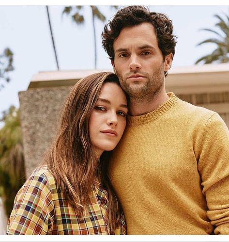 Penn Badgley and Victoria Pedretti People Looking At Each Other, Joe Goldberg, Dan Humphrey, Victoria Pedretti, Elizabeth Lail, Looking At Each Other, Penn Badgley, Norma Jeane, Female Actresses