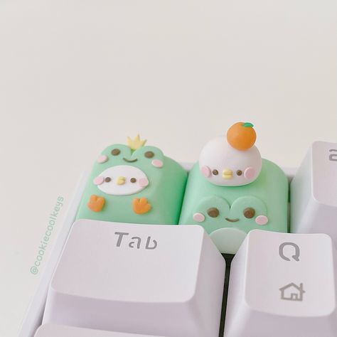 Made with polymer clay. Artisan Keycaps, Clay Figurines, Key Caps, Diy Art Projects, Clay Figurine, Sculpting Clay, Art Diy, Polymer Clay, Diy Projects