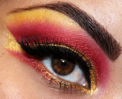 San Francisco 49ers Eye Make-up (Photo only). Sailor Galaxia, Makeup Pallets, Gold Eyeshadow, Male Cosplay, Kc Chiefs, Gold Eyes, Gorgeous Eyes, Eye Make, San Francisco 49ers