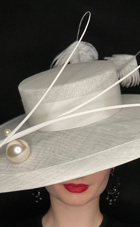 Suzanne Hats | New York, NY | Suzanne Couture Millinery White Church Hats, Church Lady Hats, Fascinator Hats Wedding, Ladies Dress Hats, Classy Hats, Derby Hats Fascinators, The Upper East Side, Sinamay Hats, Couture Hats