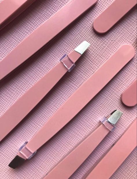 Tweezers Aesthetic, High Shine Lip Gloss, Pink Cosmetics, Girls Support Girls, Beauty Website, Pink Car, Pink Sparkle, Makeup Sponge, Beauty Blender