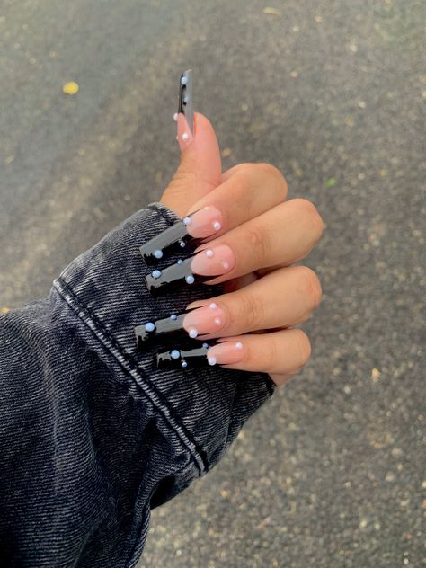 Black Pearl French Tip Nails, Black French With Pearls, Black And White Pearl Nails, Black Pearl Nails Design, Black French Tip Nails With Pearls, Pearl Black Nails, Pearl Nails Black, Black And Pearl Nails, Black Nails With Pearls