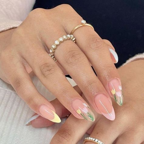 Tulip Nails Design Spring, Tulip Nails, New Years Nail Designs, Almond Acrylic Nails, Best Nail Art Designs, Winter Nail Designs, Halloween Nail Designs, Easter Nails, New Year's Nails