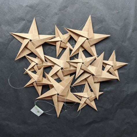 🎄 LAST DATES FOR CHRISTMAS DELIVERY 🎄 UK : order by Sunday 10th December Rest of the world : contact Amanda for rush shipping -------------------------------------------------------------------------- Here's a neutral paper star garland ready to hang from your mantelpiece or across your fire place.  Each origami star is handfolded from recycled paper and strung onto a transparent thread. They look absolutely stunning under twinkling fairy lights and the stars appear to float as you can't see the string.  Choose WHITE or BROWN for the perfect elegant accessory to your neutral home decor. They will fit beautifully in a Scandi style nursery or children's bedroom and they are a perfect baby shower or birthday party decoration. They make stunning rustic bunting for your wedding too! I make th Paper Star Garland, Origami Garland, 3d Paper Star, Origami Diamond, Origami Paper Folding, Origami Star, Neutral Home Decor, Paper Flower Crafts, Star Garland