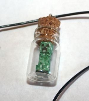 Minecraft Jewelry, Awesome Necklaces, Game Jewelry, Tiny Bottles, Crafts Clay, Nerd Outfits, Diy Minecraft, Terrarium Necklace, Geek Jewelry