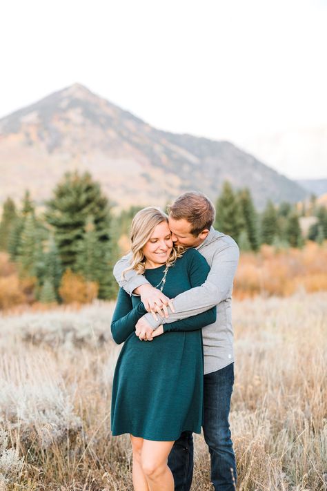 Dark Green Dress Engagement Photos, Fall Maternity Shoot, Family Maternity Pictures, Fall Couple Photos, Long Fall Dresses, Fall Photo Shoot Outfits, Engagement Photo Outfits Fall, Color Coordination, Cute Engagement Photos