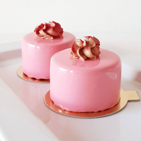 Milk Chocolate Mousse, Mousse Cake Decoration, Mousse Cakes, Strawberry Jelly, Mousse Cake, Chocolate Mousse, Cake Decoration, Milk Chocolate, French Style