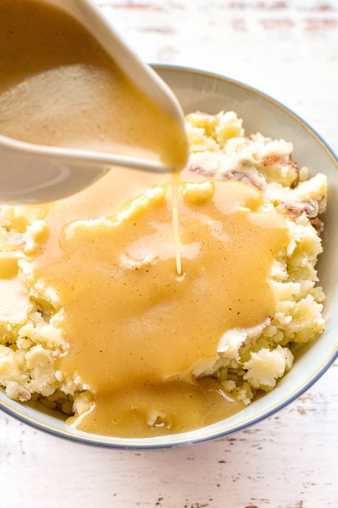 This quick Low FODMAP gravy recipe turns out a simple, delectable gravy suitable for the holidays, family gatherings, or weeknight dinners! Gluten-free with dairy-free option. #goodnomshoney #lowfodmap #gravy #sidedish #thanksgiving #holiday #quick #glutenfree #dairyfree Leftover Gravy, Fodmap Chicken, Low Fodmap Chicken, Thanksgiving Gravy, Low Fodmap Diet Recipes, How To Make Gravy, Fodmap Diet Recipes, Diet Apps, Glutenfree Dairyfree