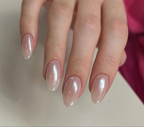 White Shimmer Acrylic Nails, Short Clean Gel Nails, Nails Tiktok Trends, Natural Nails With Shimmer, Simple Formal Nails Classy, Simple Nails For Tan Skin, Natural Nails Pearl, Shimmer Natural Nails, Minimal Silver Nails