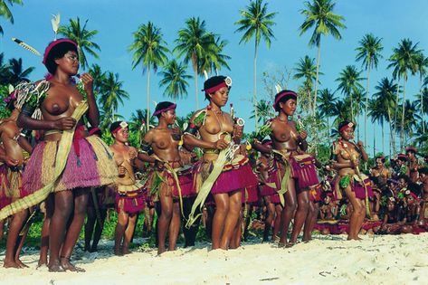 Trobriand Islands, Papua New Guinea Trobriand Islands, Eric Lafforgue, West Papua, Island Man, Ancient Beauty, New Guinea, Island Travel, Solomon Islands, Living History