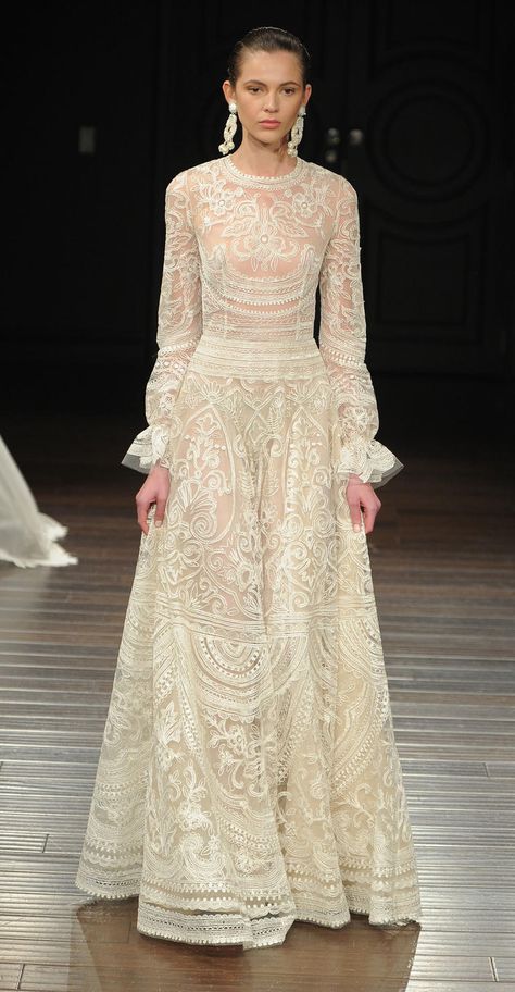 Naeem Khan Shows Elegant Embroidered Dresses for Spring 2017 | Photo by: Maria Valentino/MCV Photo | TheKnot.com Valentino Wedding Dress, Valentino 2017, Naeem Khan Bridal, Lace Dress Vintage, Naeem Khan, Elegant Bride, Bridal Fashion Week, Couture Wedding, Long Sleeve Wedding