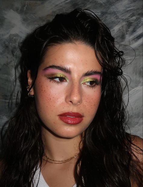 Pink and green colorful makeup look Pink Green Eye Makeup, Light Colorful Makeup, Green Pink Eye Makeup, Green And Pink Eye Makeup, Green And Pink Makeup Looks, Pink And Green Eye Makeup, Pink And Green Eyeshadow, Light Green And Pink Eye Makeup, Pink And Green Makeup Looks