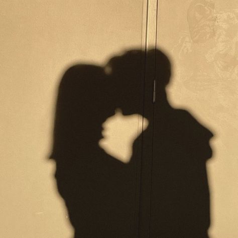 Two People Shadow Aesthetic, Kiss Aesthetic Couple, Shadow Kissing Silhouette Aesthetic, Love Silhouette Aesthetic, Two People Kissing Shadow, Love Shadow Aesthetic, French Kisses Wallpaper, Kiss Shadow Aesthetic, Kissing Shadow Photo