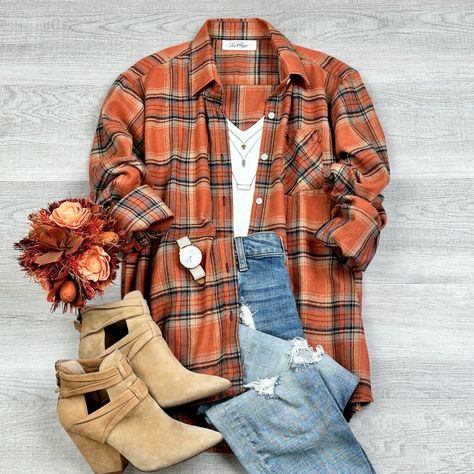 The Perfect Oversized Fall Flannel To Pair With Leggings Or Your Favorite Pair Of Jeans, Designed With Versatility, And Comfort. Details: Oversized Flannel Lightweight 1 Size Pocket Roll-Up Sleeve Detail Comfy Outfits Frio, Fall Flannel, Oversized Flannel, Fall Plaid, Oversized Long Sleeve, Outfit Inspo Fall, Fall Fashion Outfits, Casual Fall Outfits, Anaheim