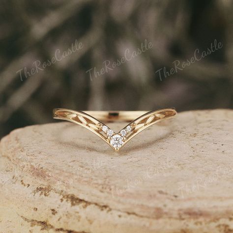 Moissanite Wedding Band Solid Gold Nature Inspired Moissanite Stacking Ring Custom Ring Curved Wedding Ring Personalized Gifts For Women ITEM DETAILS ●Available in yellow, white or rose solid 10k, 14k or 18k gold. This ring can be made in Platinum. ❀❀Wedding band  Stone: Moissanite Shape: Round shape Weight: about 0.051ct Band width around 1.3mm Visit my shop for more jewelry: https://www.etsy.com/shop/TheRoseCastle if you would like to customize your unique ring, you may contact us about your i Gold Vintage Wedding Band, Unique Wedding Stack, Unique Wedding Ring Stack, Interlocking Wedding Ring, Hexagon Wedding Band, Marquise Diamond Ring Settings, Gold Curved Wedding Band, Nature Inspired Wedding Bands, Nature Wedding Band